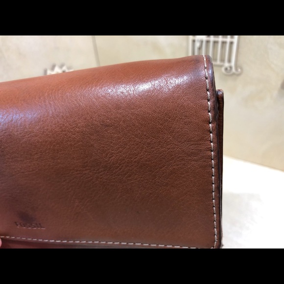 💎 Fossil Leather Clutch - Picture 8 of 12